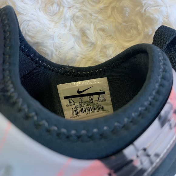 Nike Training Shoes - Picture 7 of 7